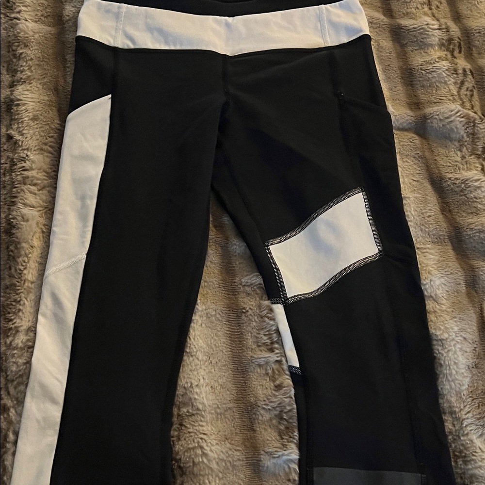 Lululemon leggings black and white